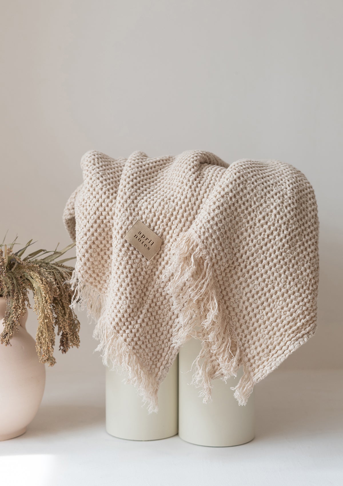 alabatis + Neutral waffle fringe bath mat made of half linen